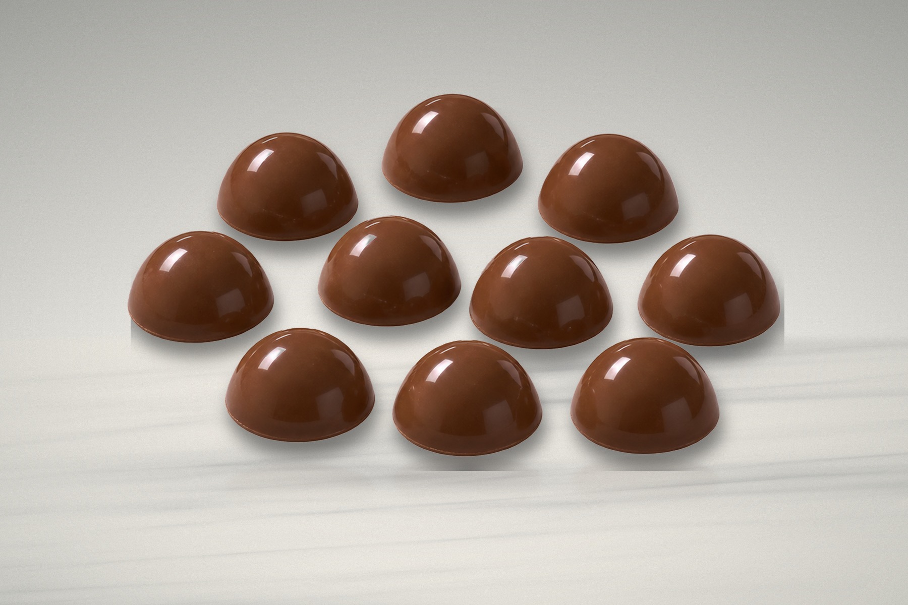 The ten milk chocolate pieces in a pack of MICRO ZEN